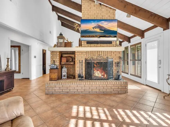 909 Linton Lanier Ln, Jasper, TX 75951