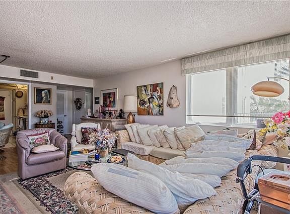 3rd image of 2170 Gulf Shore Blvd N APT 22