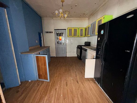 4th image of 302 E Main St
