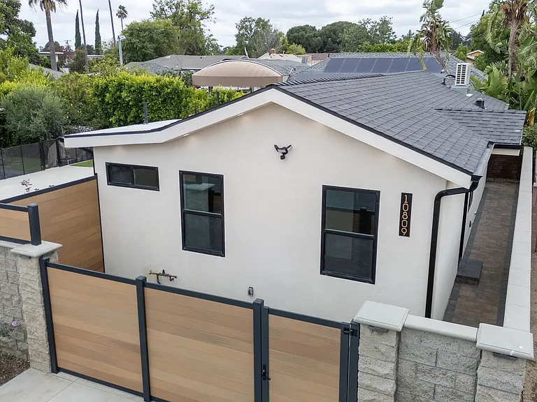 17501 Los Alimos St #10809 — Photo 32