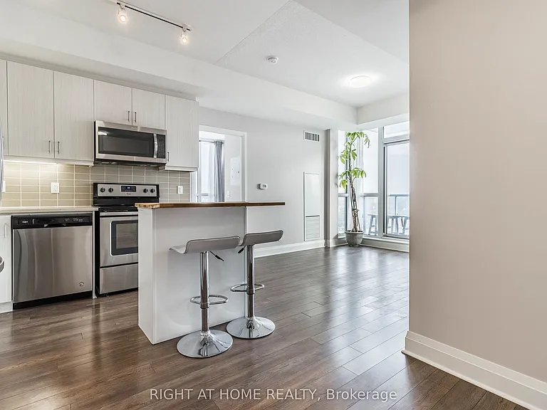 17 Zorra St #903 — Photo 27