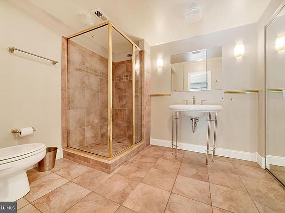 3rd image of 7 Cross Keys Rd #7E
