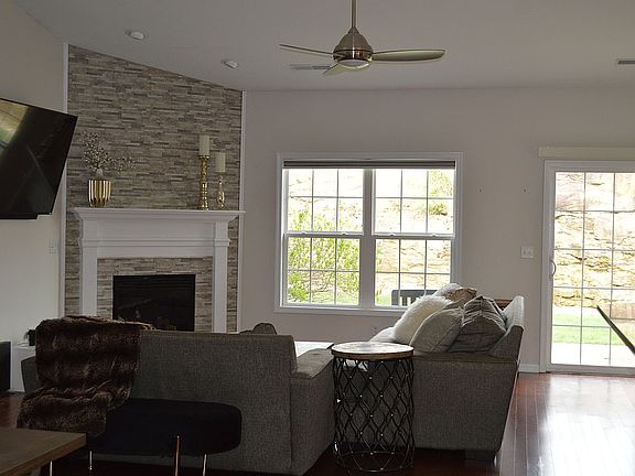3rd image of 505 Robinwood Ln APT B