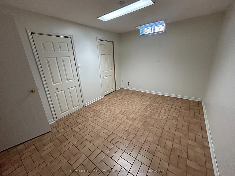 19 Stonehill Blvd — Photo 12