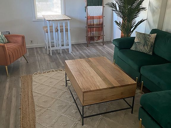 4th image of 2319 Orchard Ave