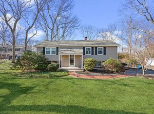 6 Hollow Ct, Setauket, NY 11733