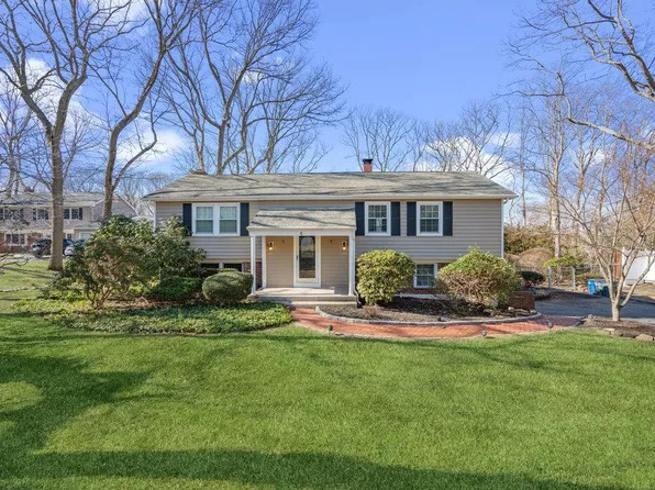 6 Hollow Court, Setauket, NY 11733