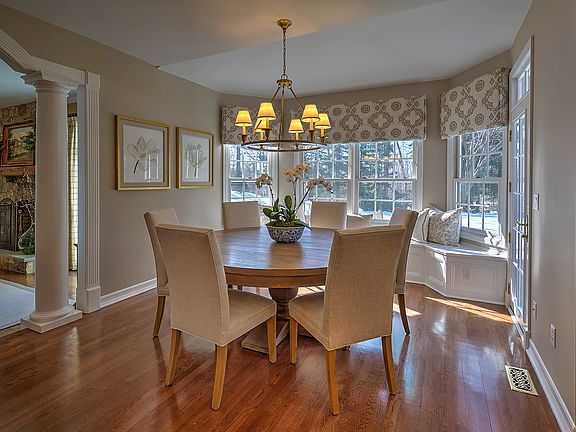 5th image of 22 Charlotte Hill Dr