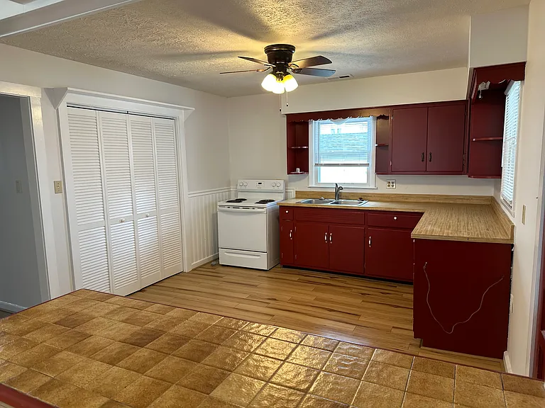 103 Leesway Ct — Photo 4