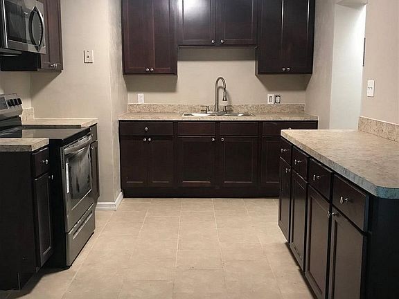 3rd image of 1525 NE 14th Ter