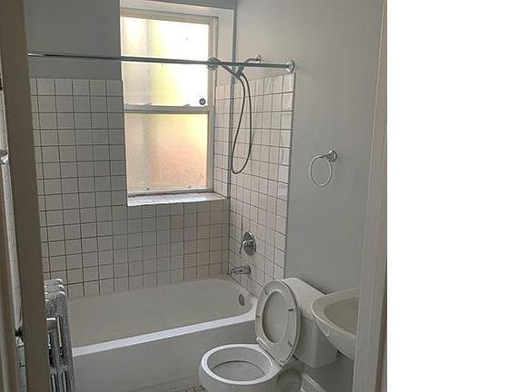 4th image of 6439 S Kenwood Ave #13