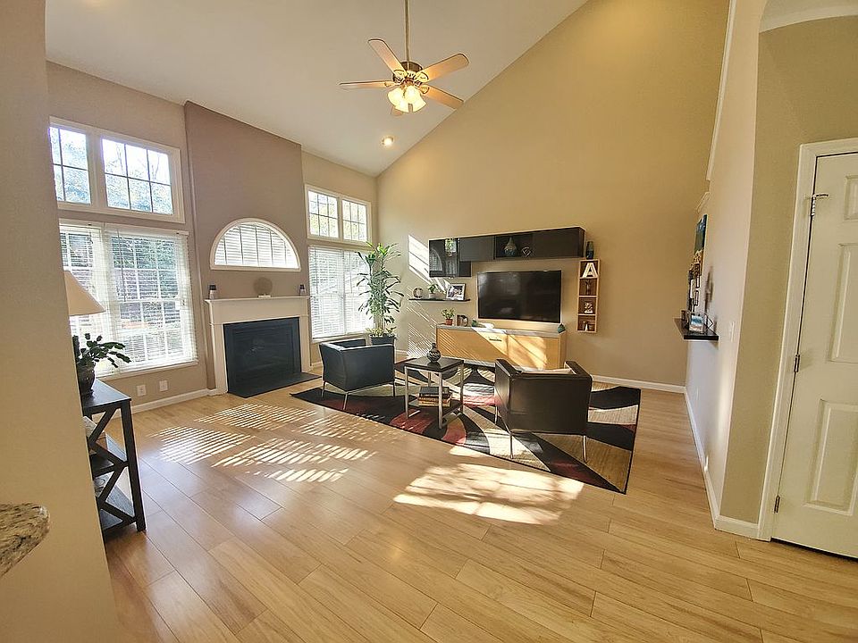 1st image of 109 Lake Hickory Ct