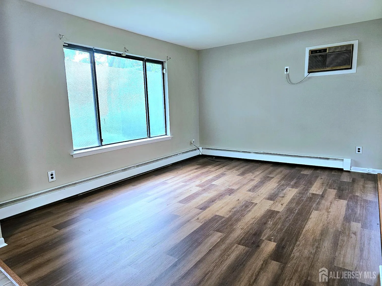 2 bed, 1.5 bath, 1226 sqft, $2,950 — Photo 3
