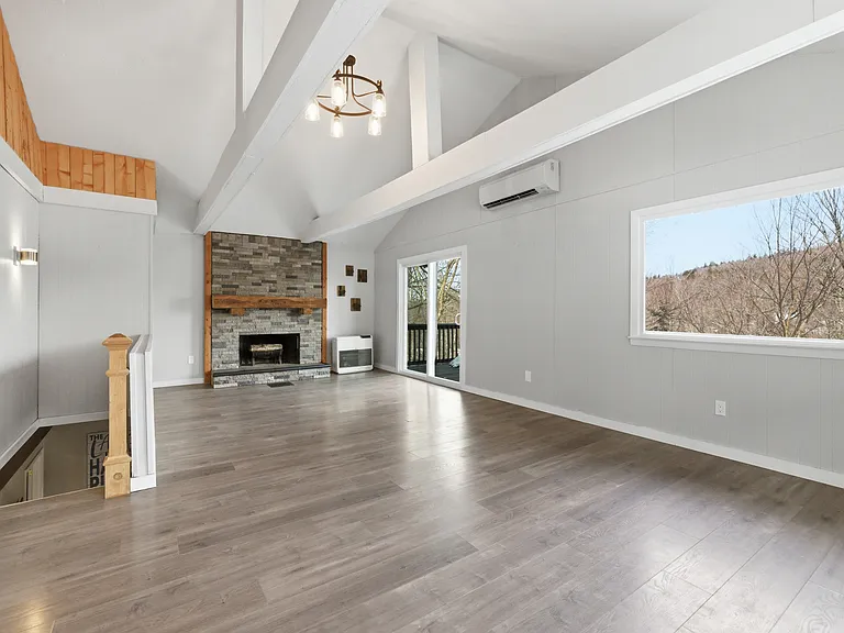 Hilltop Dr — Photo 18