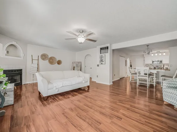 970 Sara Ct, Pataskala, OH 43062