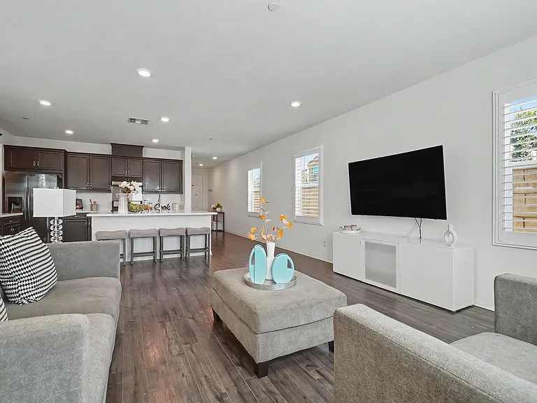 821 Parisa Pl — Photo 10