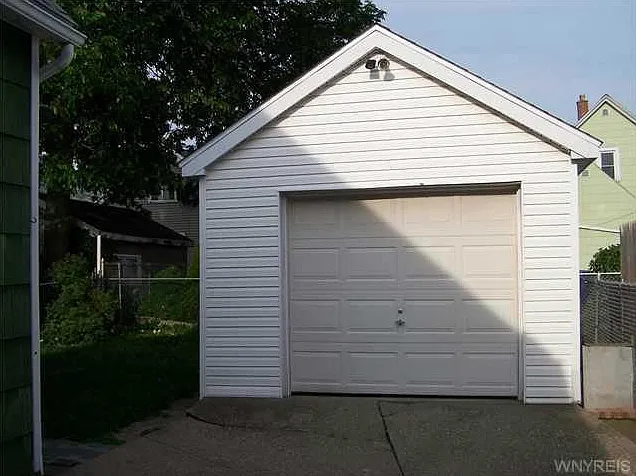 413 Willett St — Photo 17
