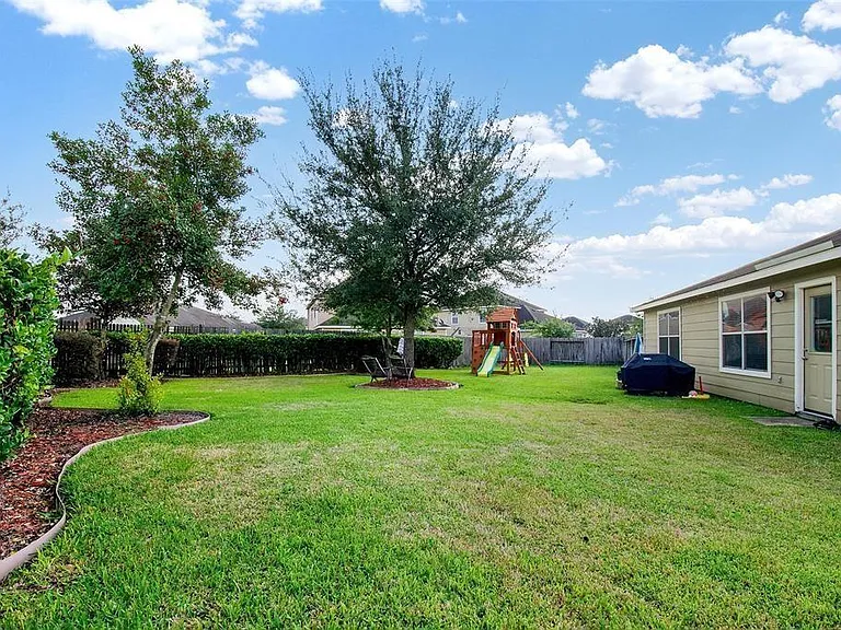 615 Salma Ct — Photo 22