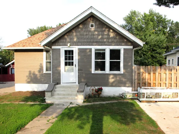 1042 Iowa Ave SE, Huron, SD 57350