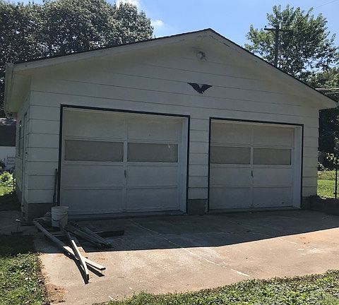 Detached garage