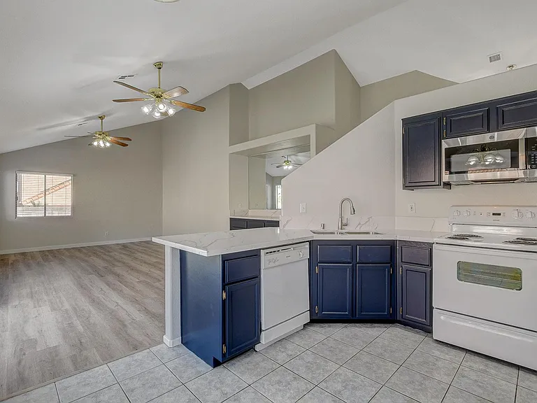 272 Spring Hills Ln — Photo 3