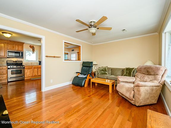 4th image of 124 E Granada Dr
