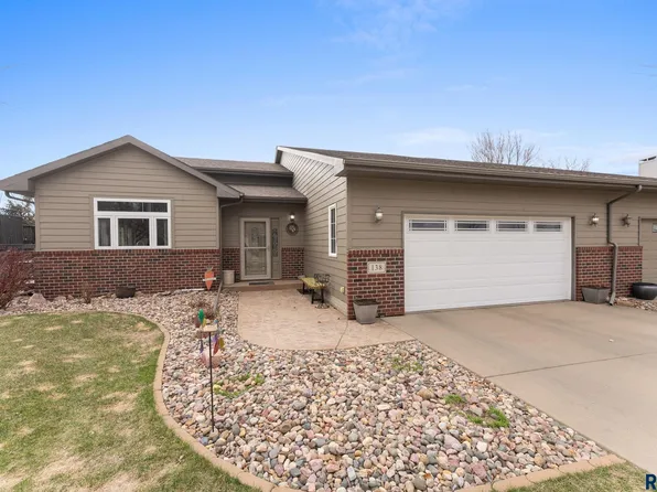 138 W Doral Ct, Sioux Falls, SD 57108