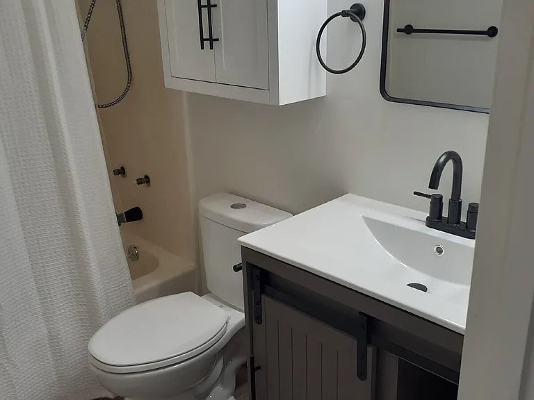 5142 Hillwood Dr — Photo 5