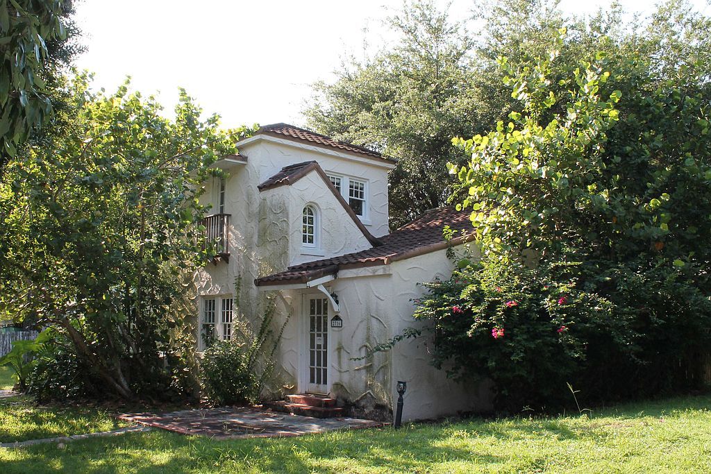2716 Laurel Dr - Property Image