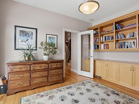 4th image of 327 W Rodeo Rdg