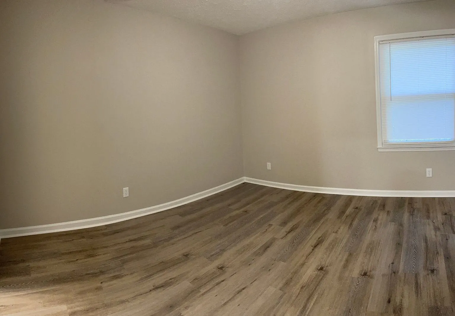 Chestnut Dr 3647 & 3649 - DUPLEX — Photo 3