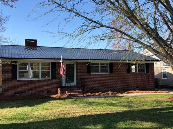 104 Carlisle Ct, Bennettsville, SC 29512