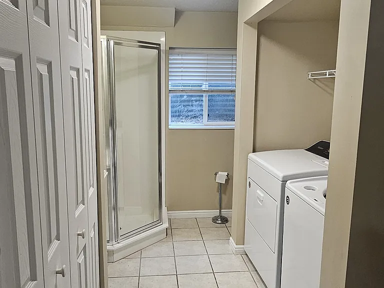 2318 E Claybourne Ave — Photo 20