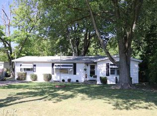 919 W Main St, Clinton, IL 61727