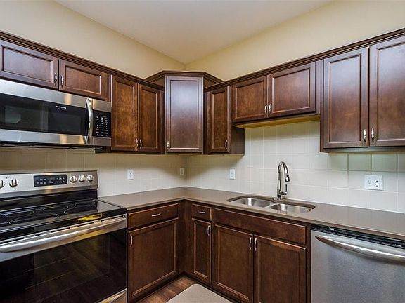 3rd image of 1122 Mary Ln