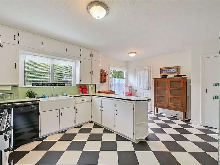 3805 Ridgewood St — Photo 12
