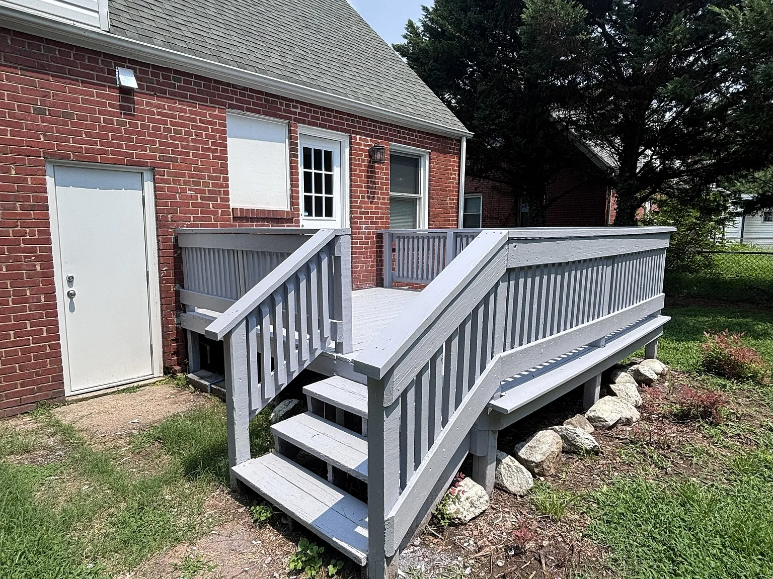 5 bed, 1400 sqft, $684 — Photo 2
