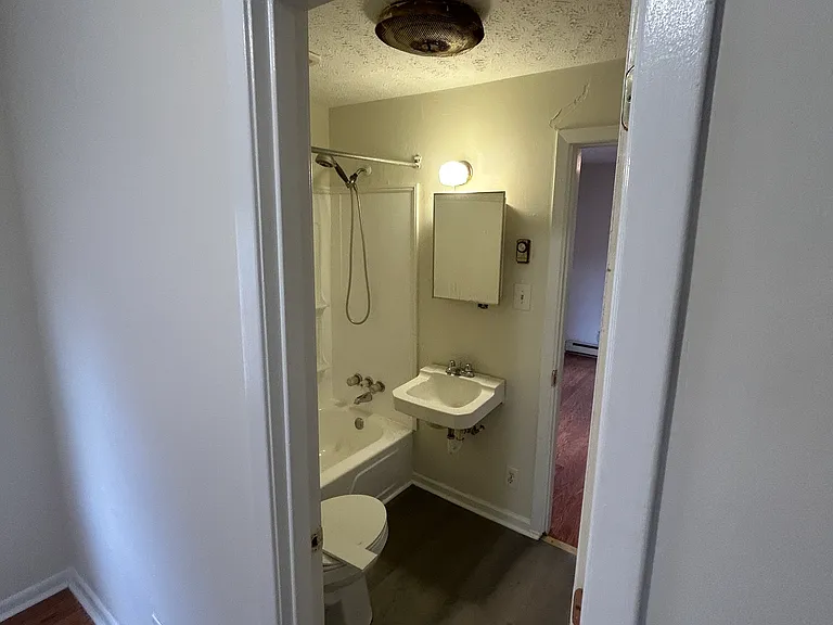 Center St — Photo 15