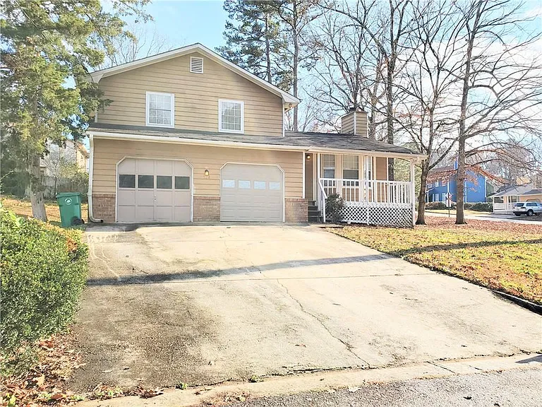 524 Julius Dr — Photo 2