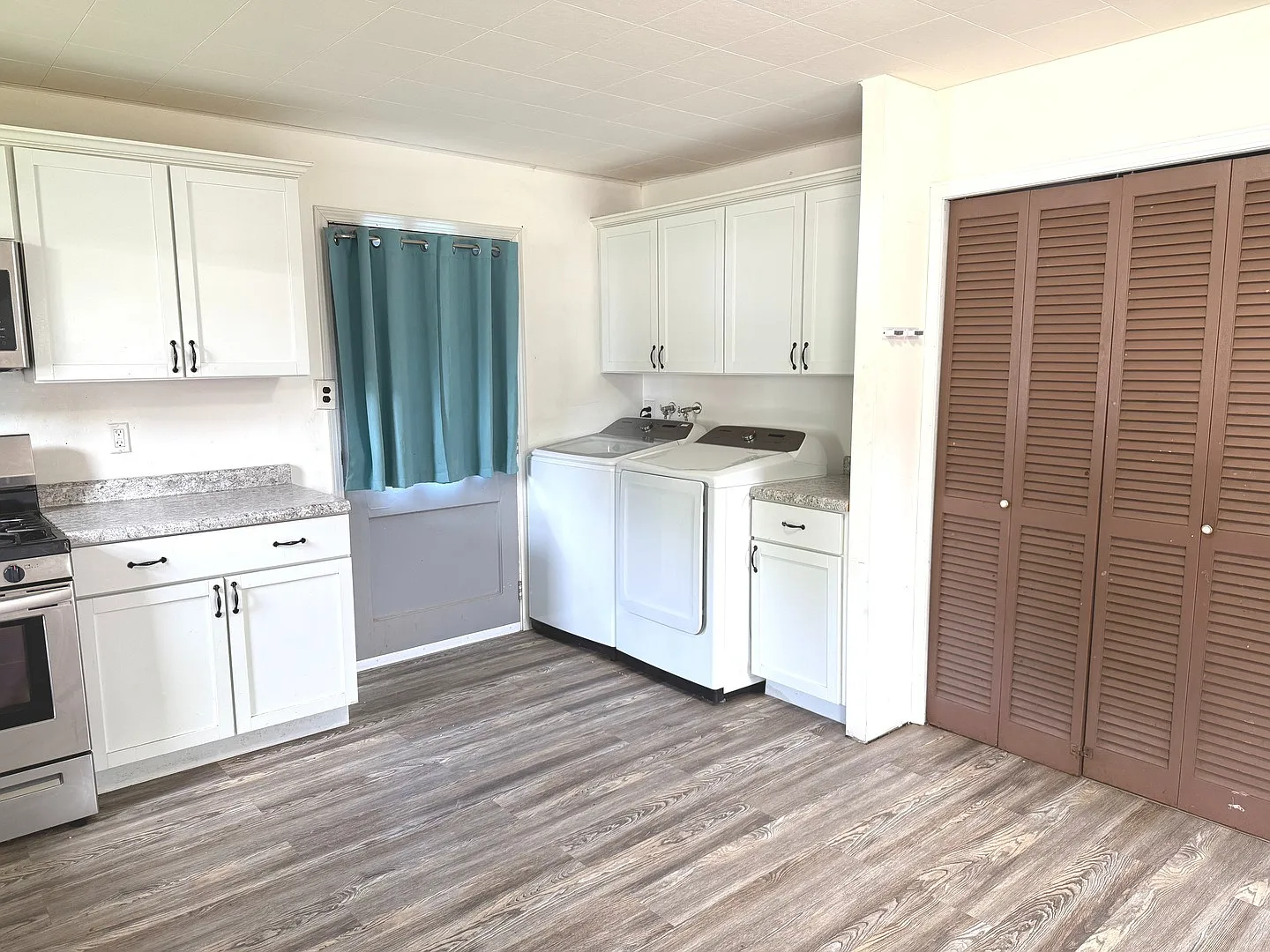 3 bed, 1000 sqft, $2,650 — Photo 3
