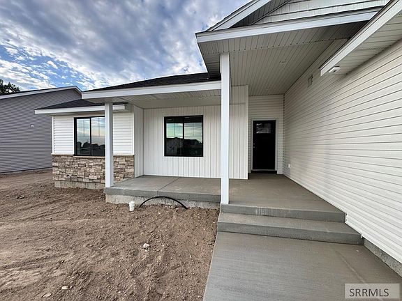 3rd image of 383 Wind River Dr