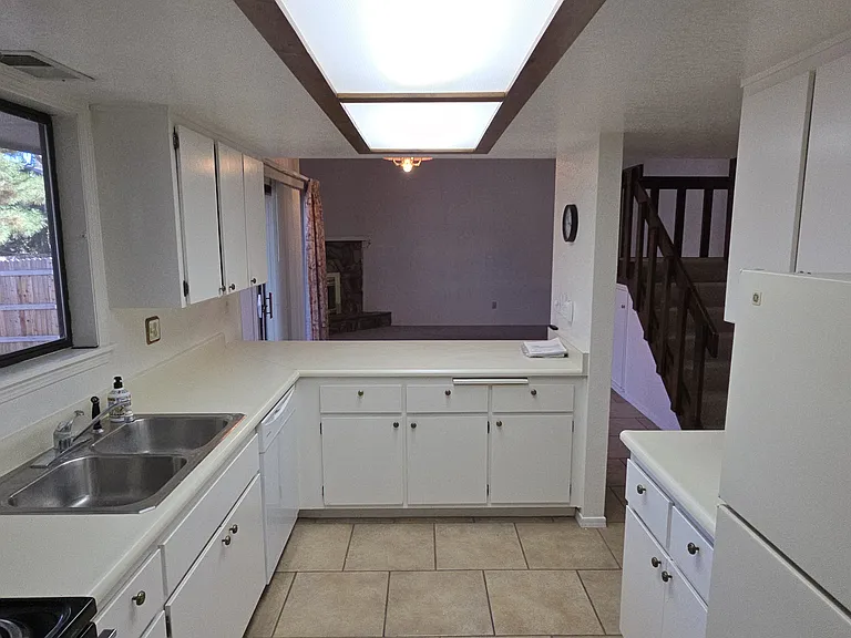 1650 N Lakeview Ln — Photo 8