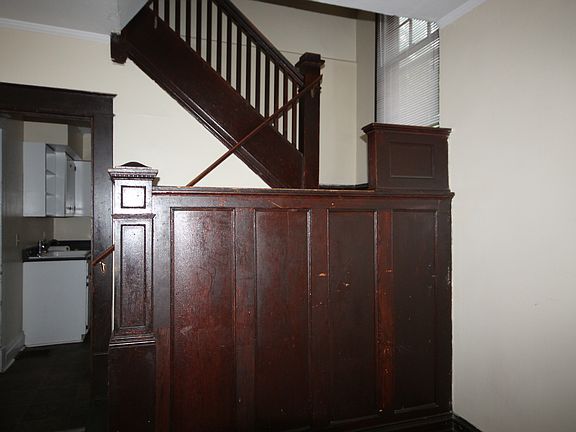 3rd image of 817 W Vine St