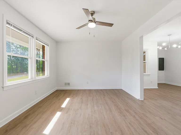1012 Starmount Dr — Photo 5