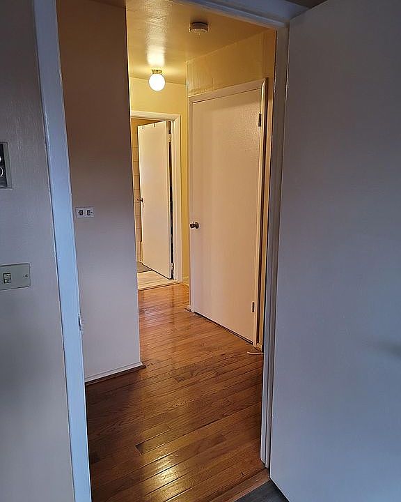 1st image of 46E Cambridge Ct