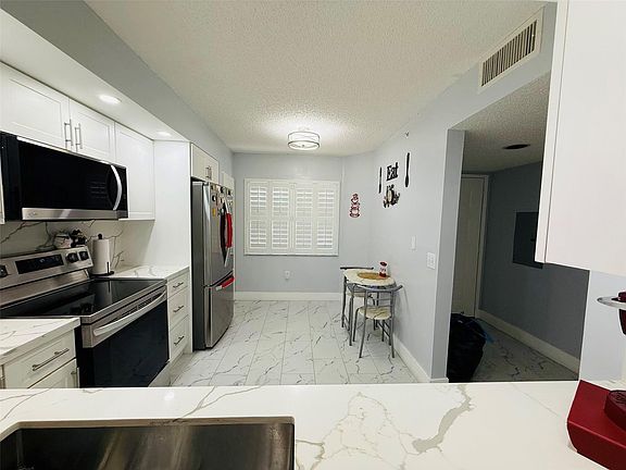 4th image of 900 SW 142nd Avenue #109L