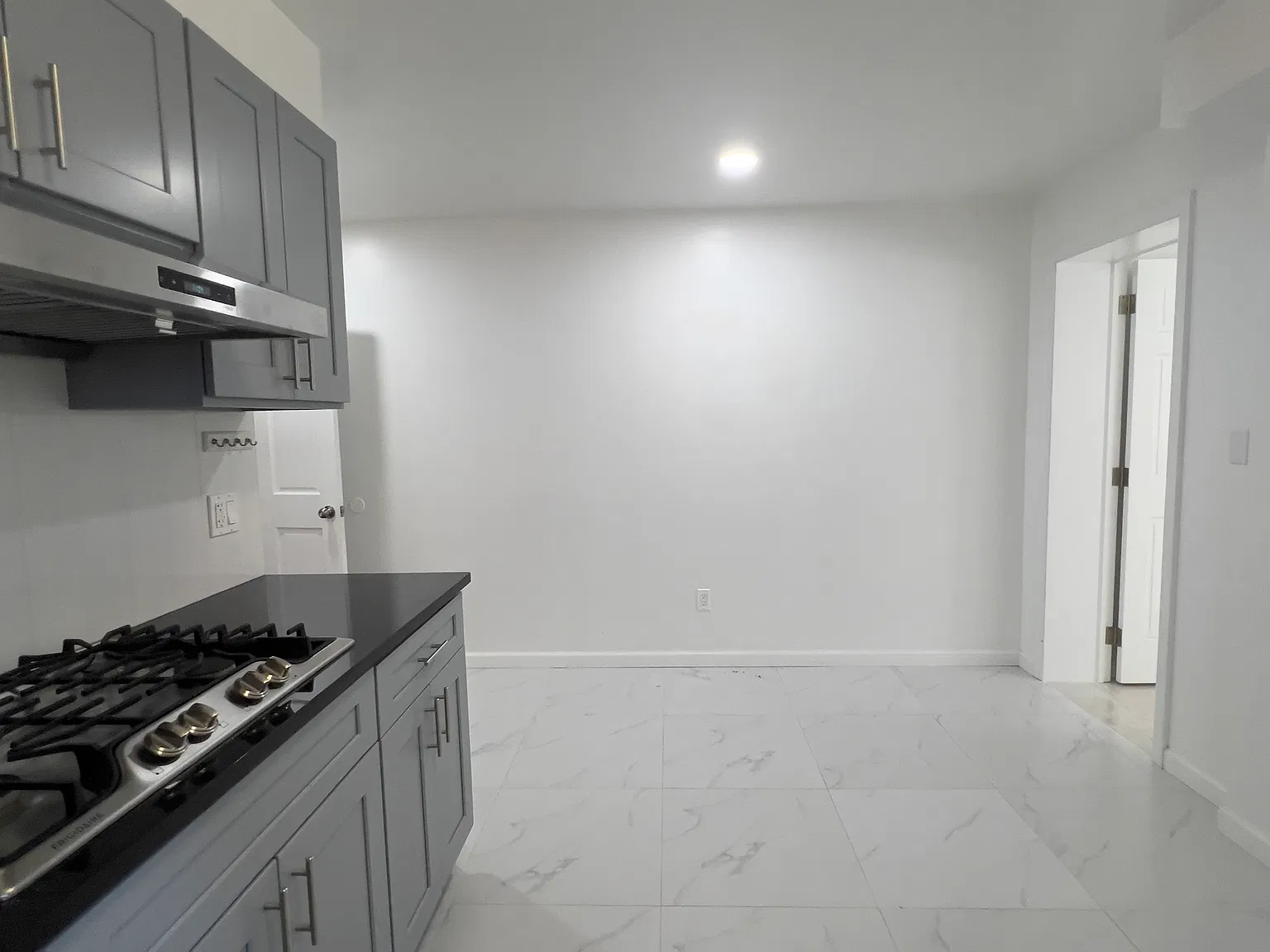 1 bed, 750 sqft, $1,800 — Photo 3