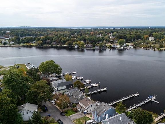 3rd image of 11 Riverview Dr