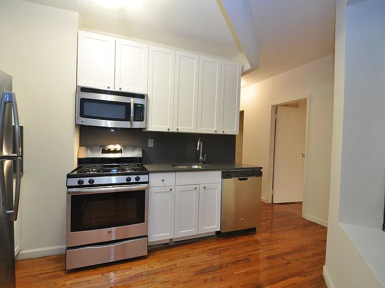 226 E 25th St #5C — Photo 1