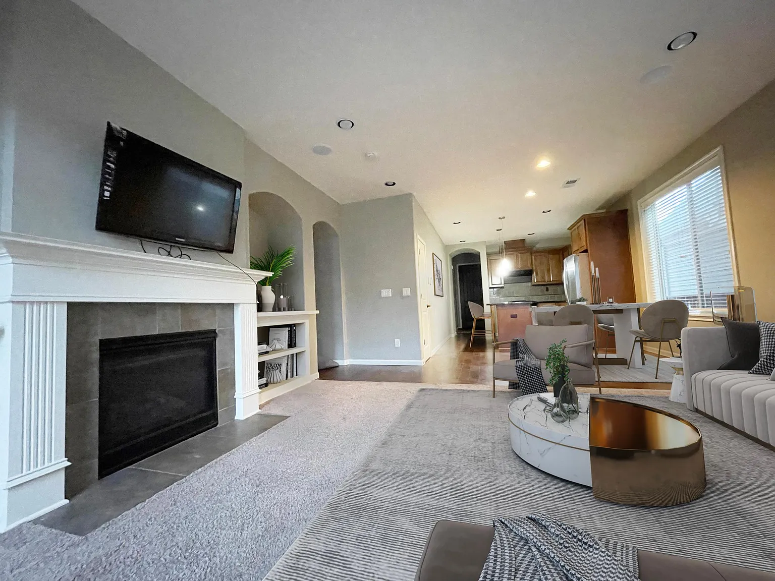 5 bed, 2266 sqft, $3,150 — Photo 2